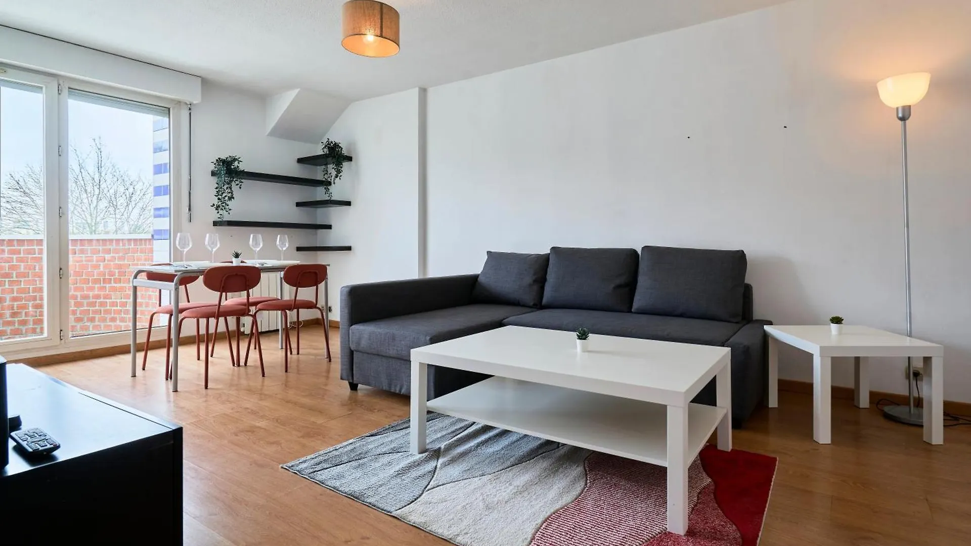 T2 Confortable A Lille Saint Maurice Pellevoisin France